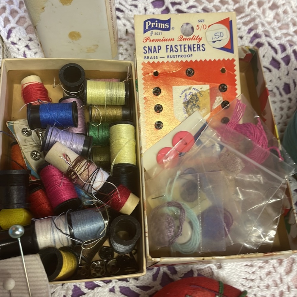 Vintage Lot of Sewing Essentials - Picture 2 of 8